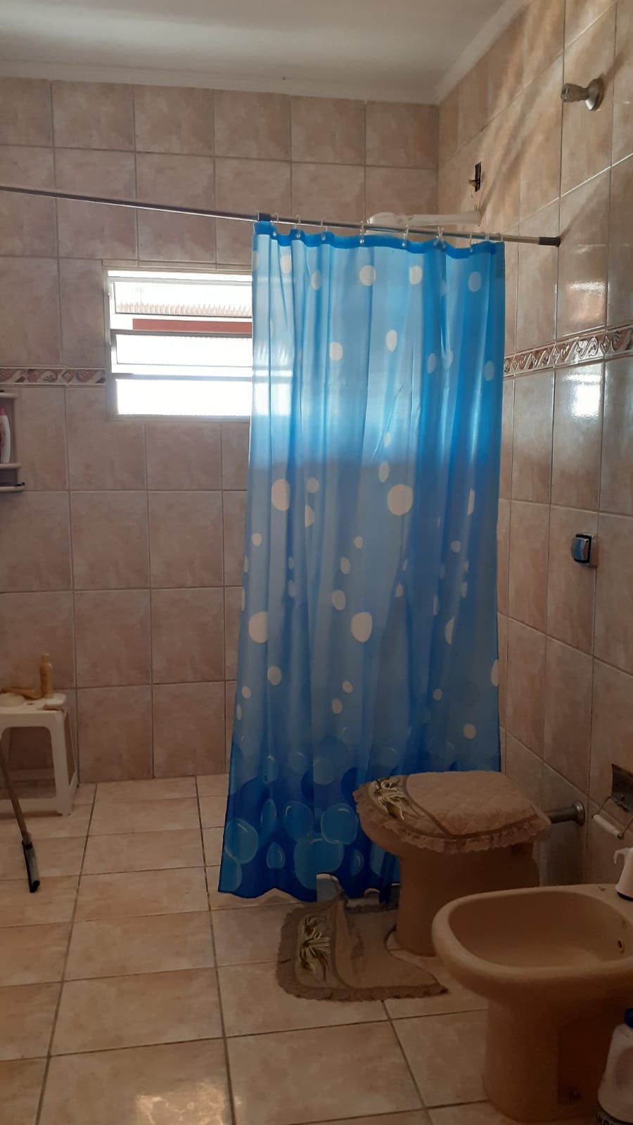 VENDO CASA COM 02 SALÕES NO PA